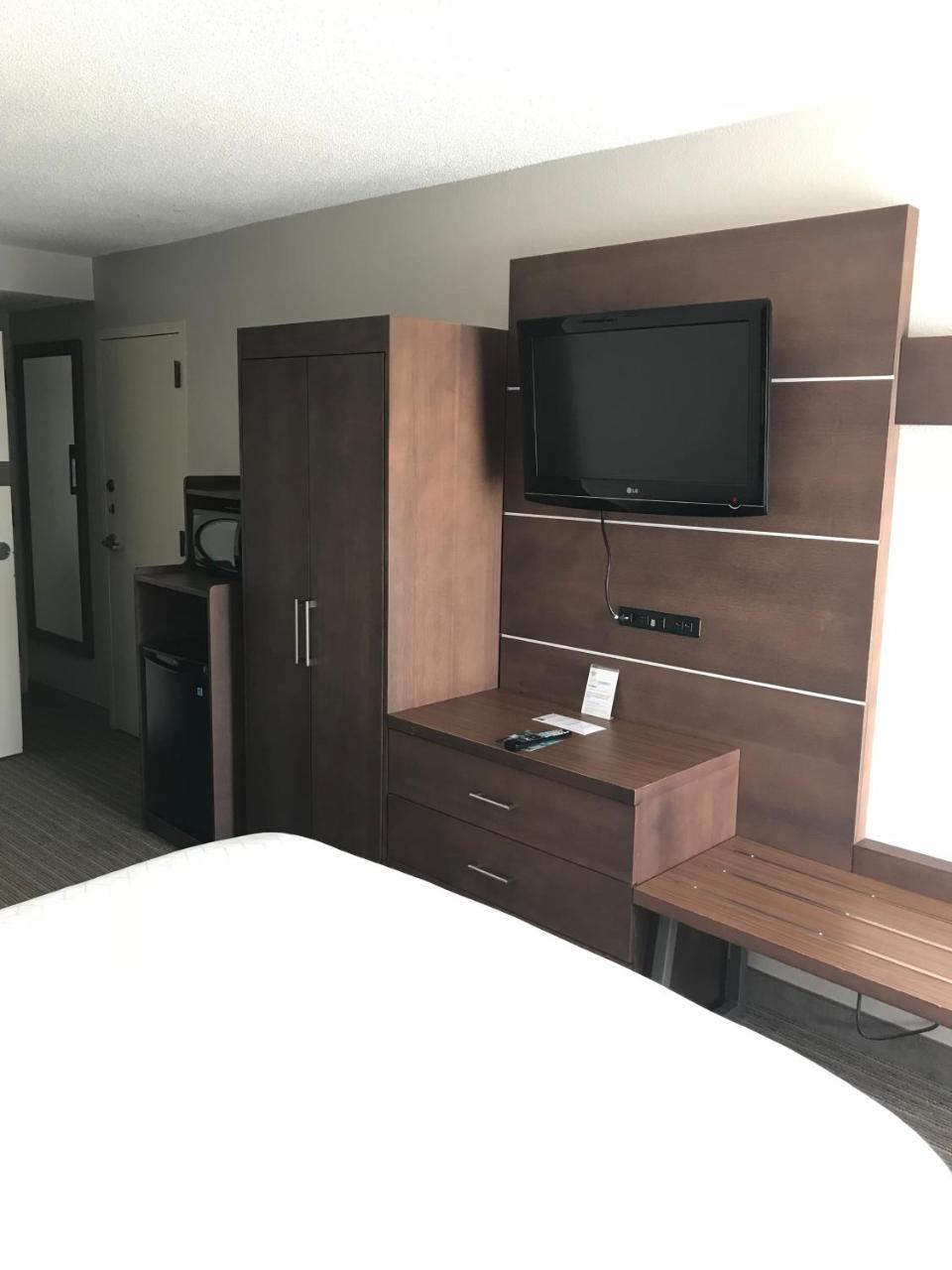 Express Medical Center - Midtown By Ihg 2*