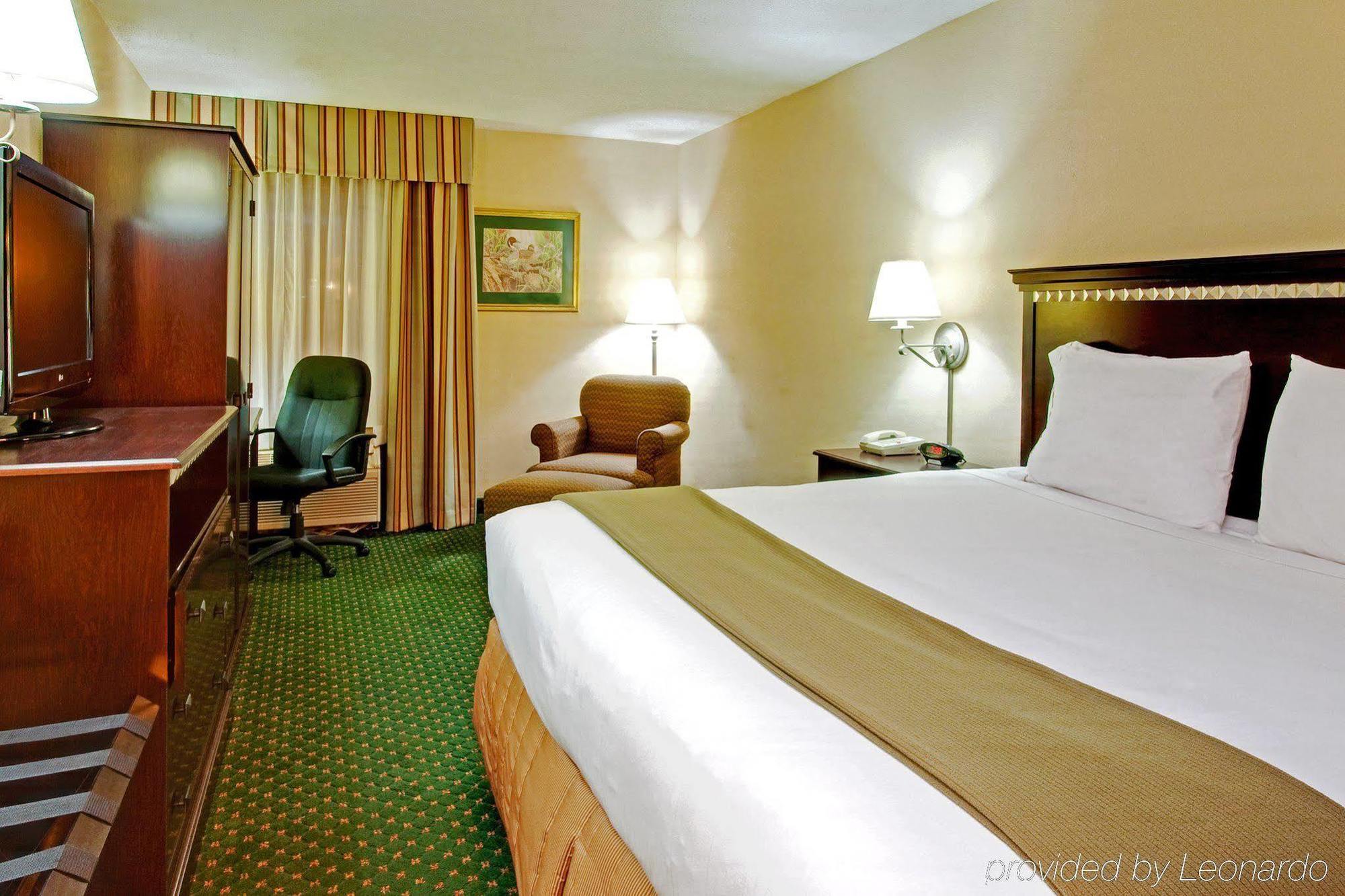 Express Medical Center - Midtown By Ihg Hotel 2*