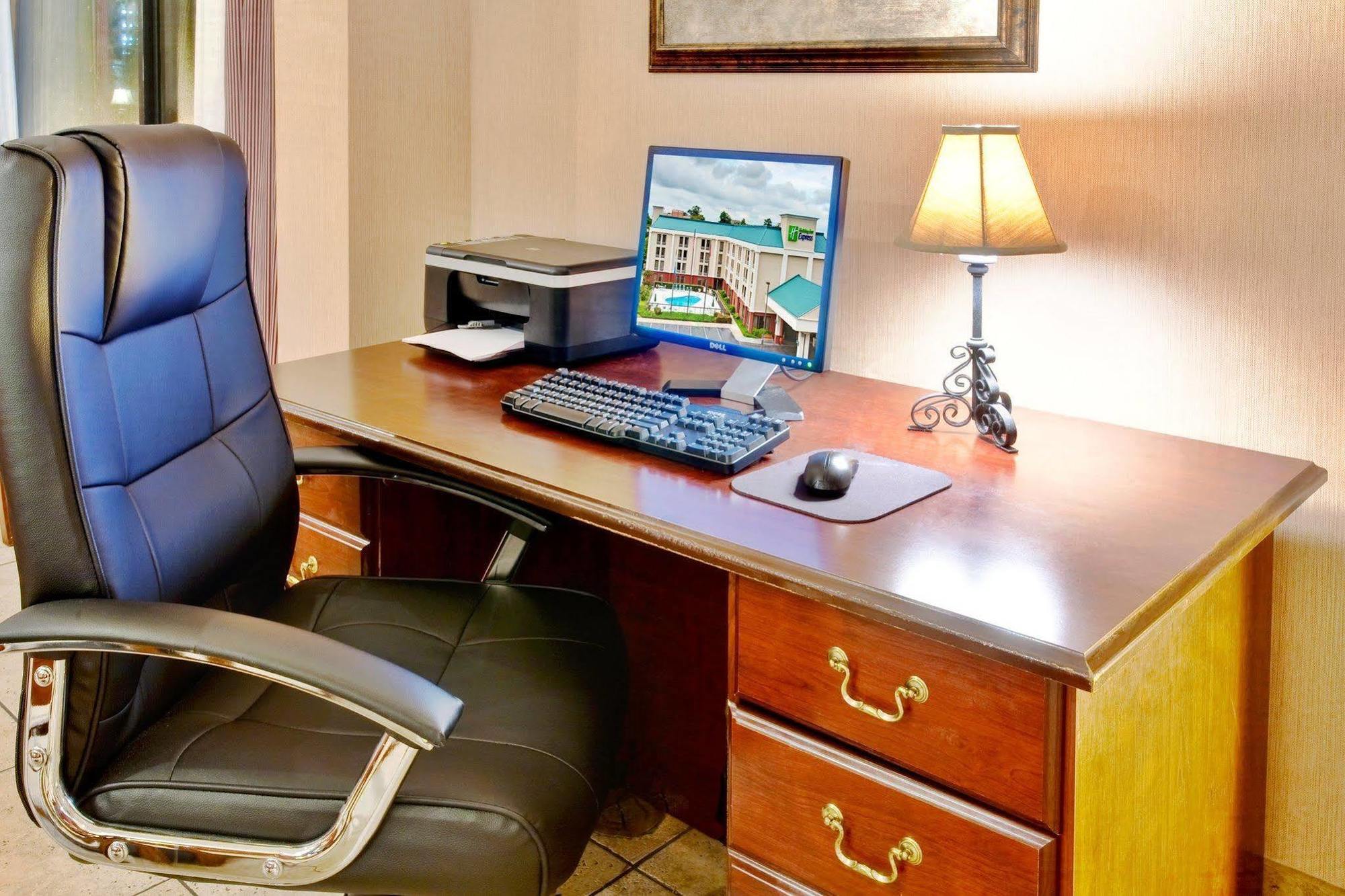 Express Medical Center - Midtown By Ihg Hotel