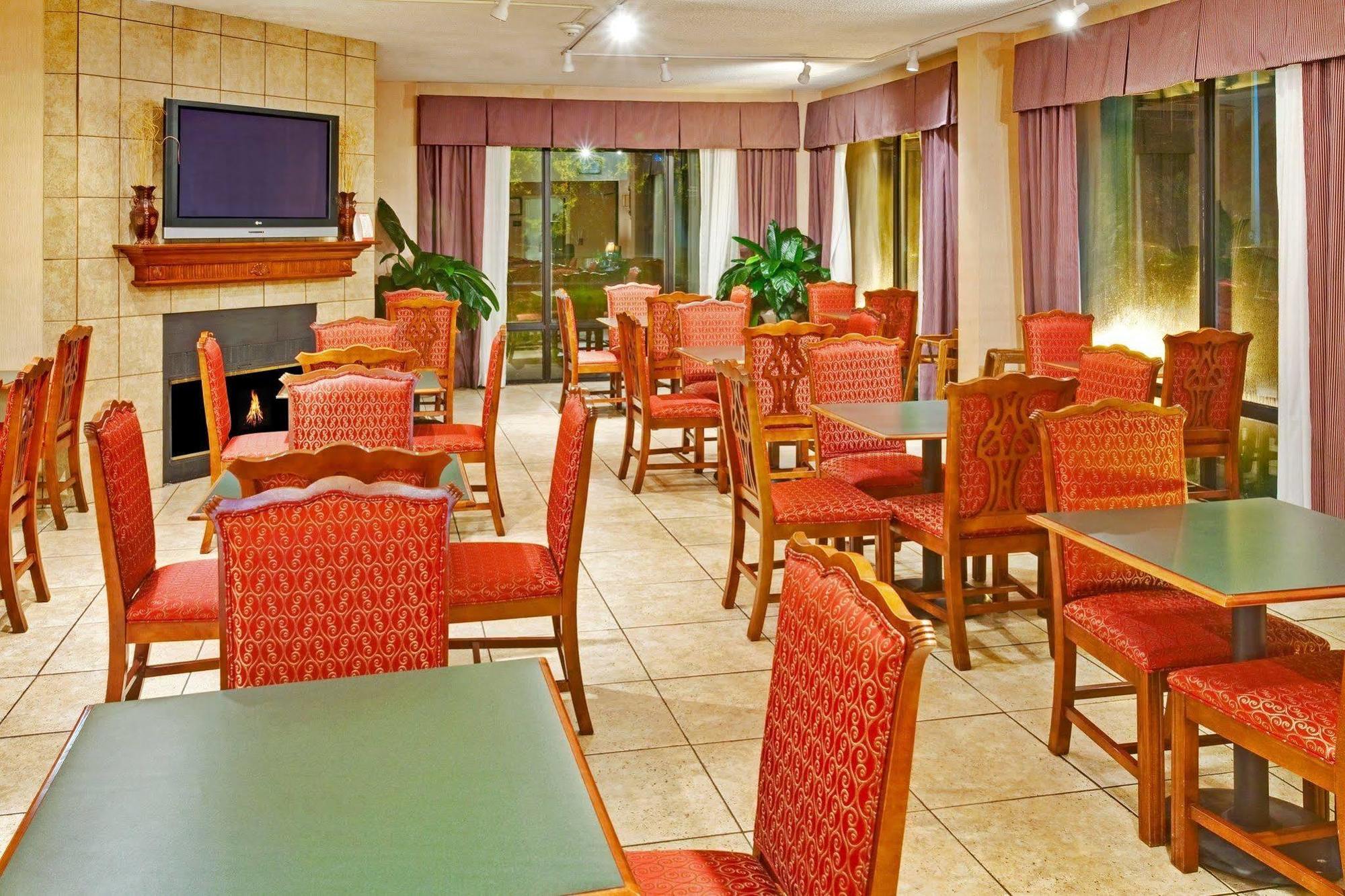 Express Medical Center - Midtown By Ihg Hotel