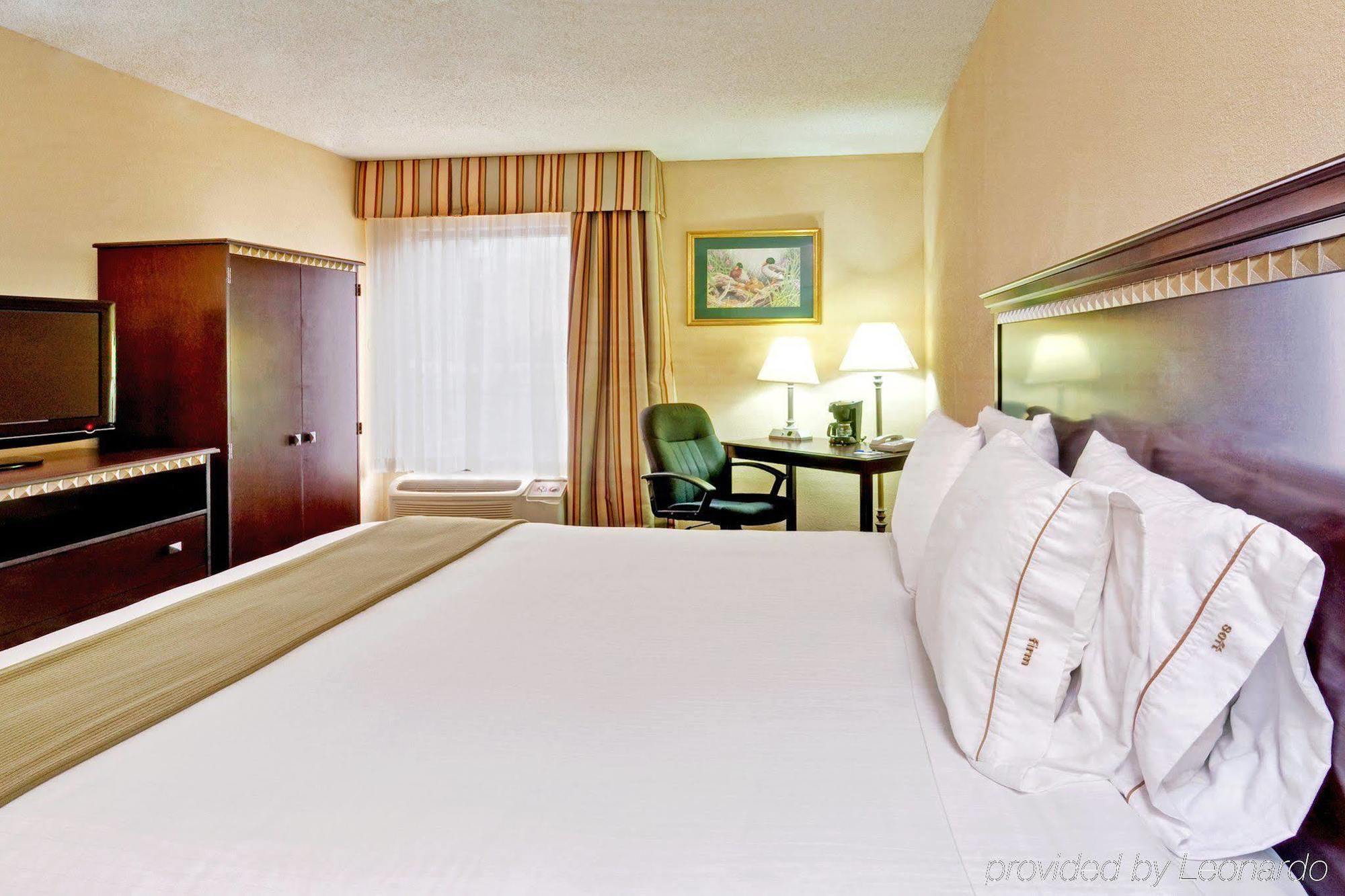 Express Medical Center - Midtown By Ihg Hotel 2*