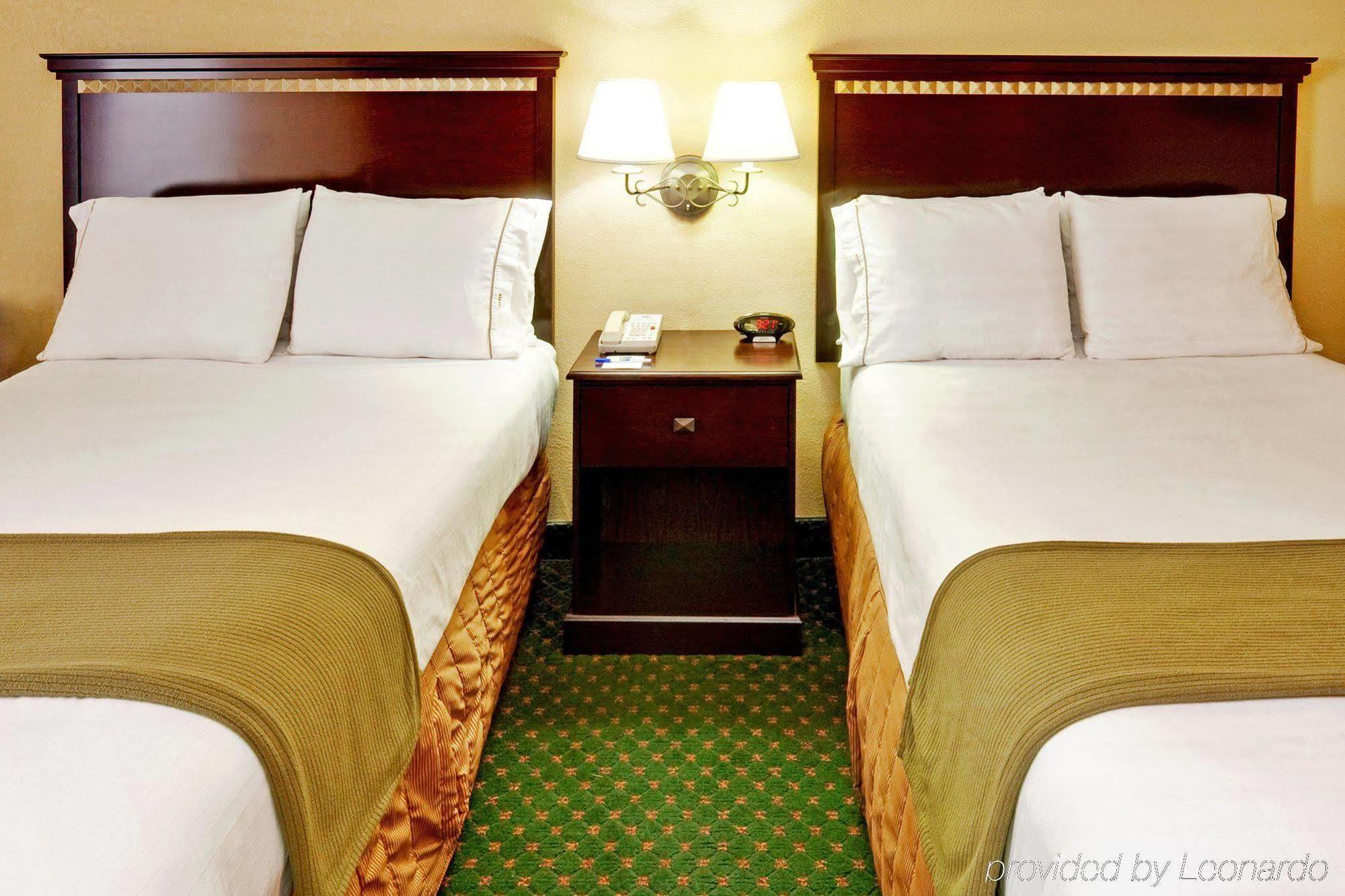 Express Medical Center - Midtown By Ihg Hotel 2*