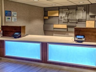 Express Medical Center - Midtown By Ihg