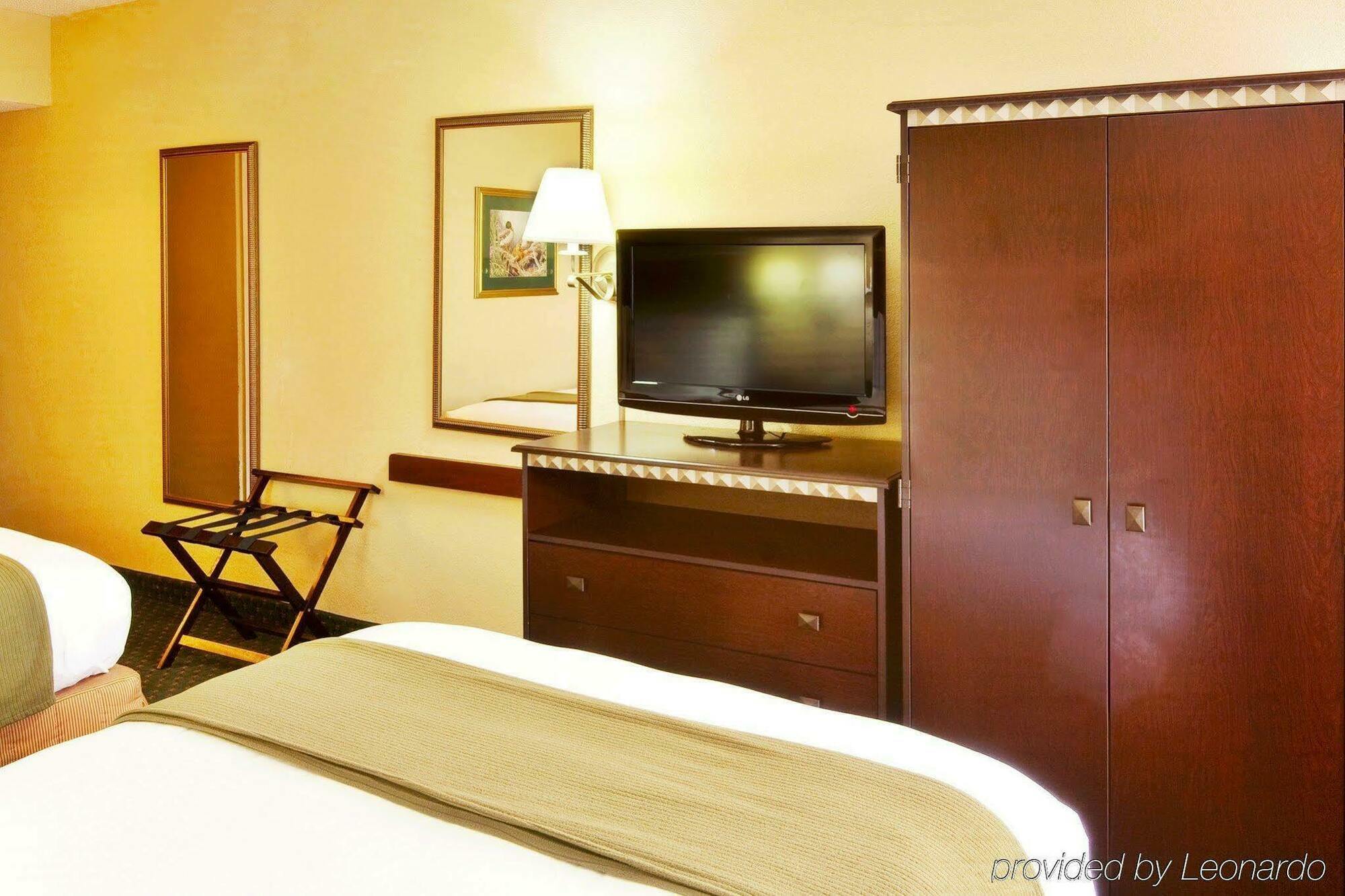 Express Medical Center - Midtown By Ihg Hotel 2*